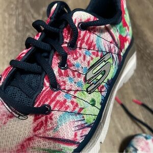 Skechers Air-Cooled Memory Foam Sneaker Shoes Lite Weight Women Size 9.5 Floral